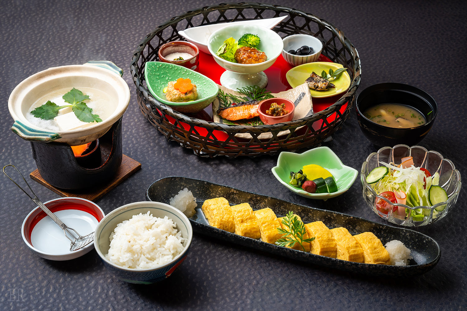 厳選された食材と、職人の技が光る心ほぐれる美食の宿